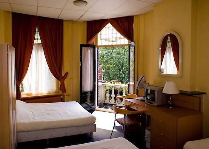Backstage Hotel