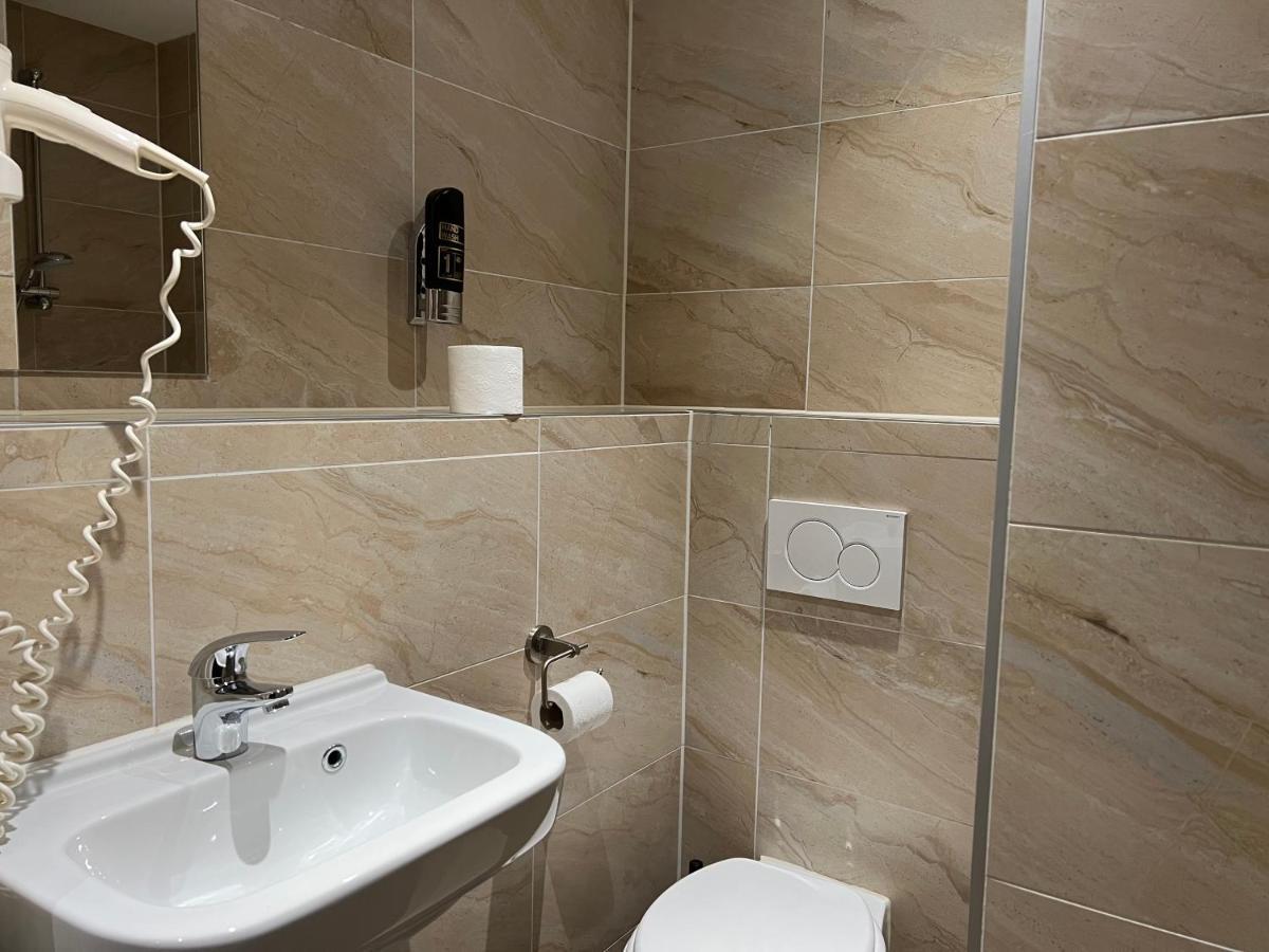 Blossoms City Hotel Hotel 2*