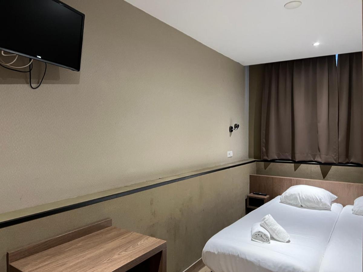 Blossoms City Hotel