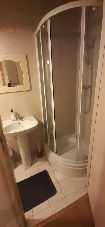 Guest house Iru, Not For Parties, Not A Hotel, With No Kitchen *