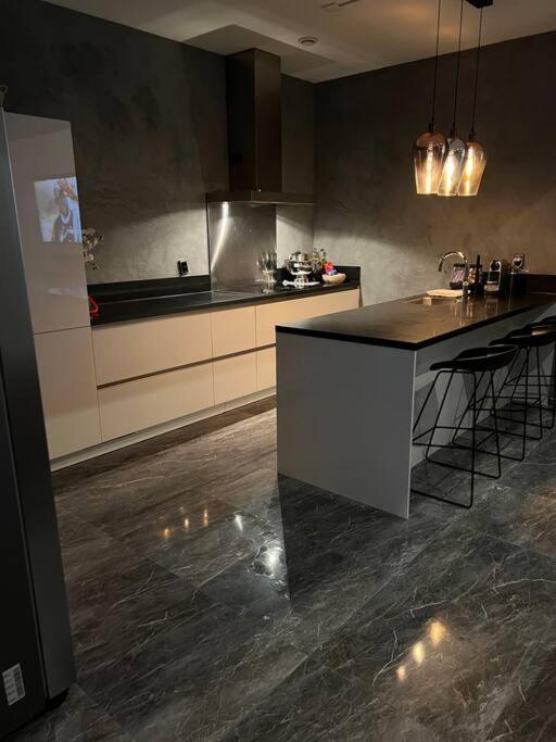Mooi Penthouse Met Jacuzzi Apartamento Amesterdão