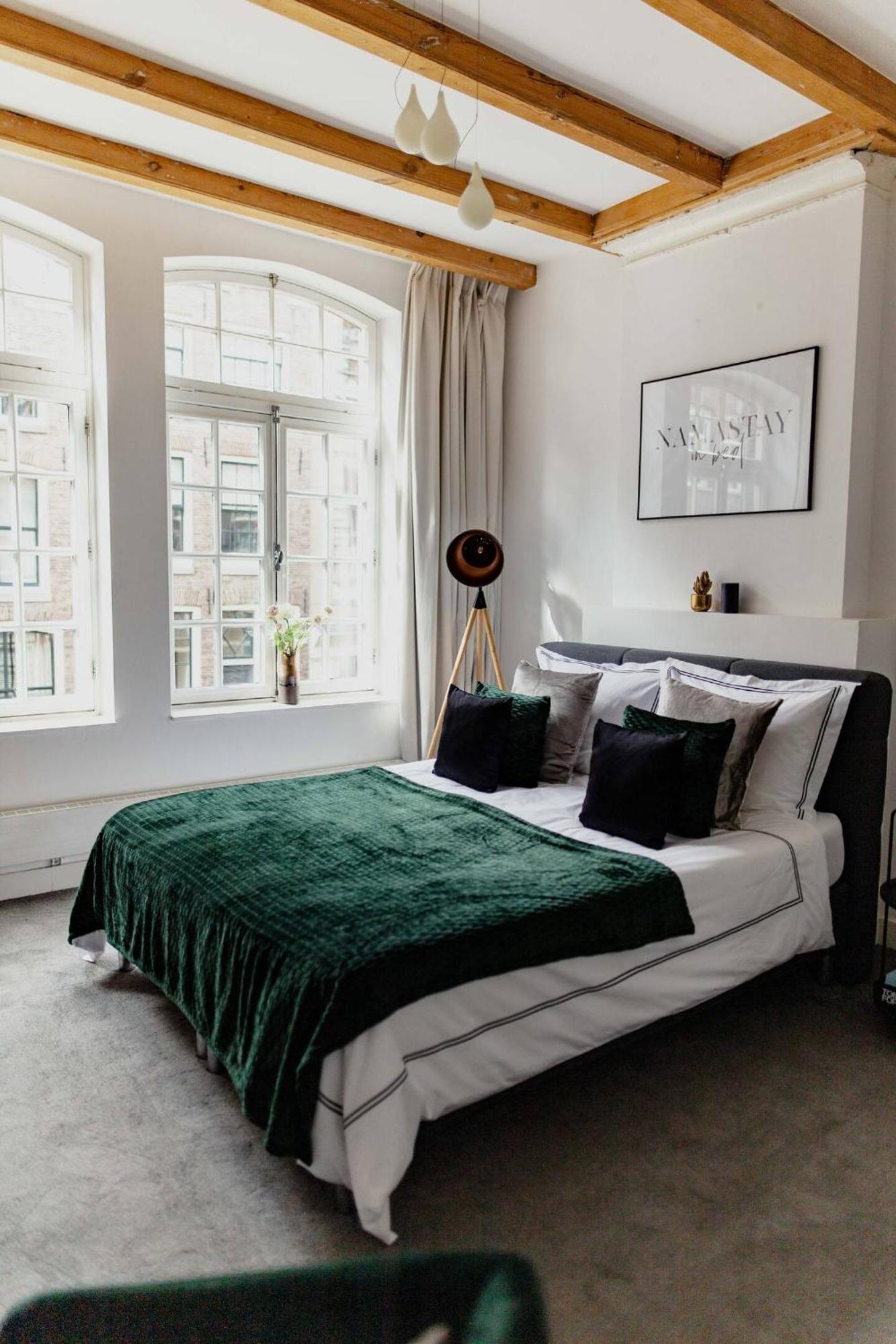 Kerkstraat Couette-café 2*
