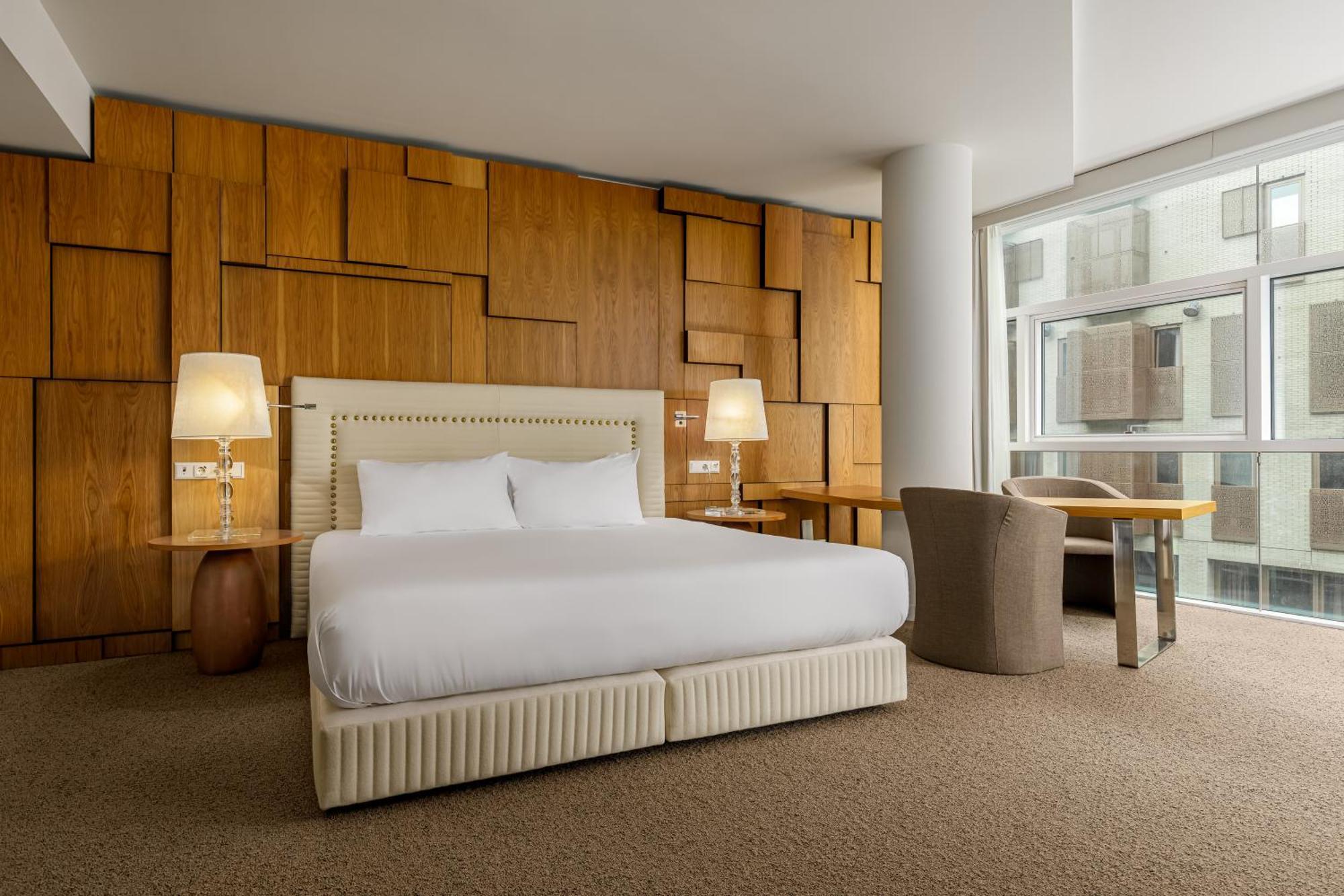 Mate Aitana, Hotel Amsterdam
