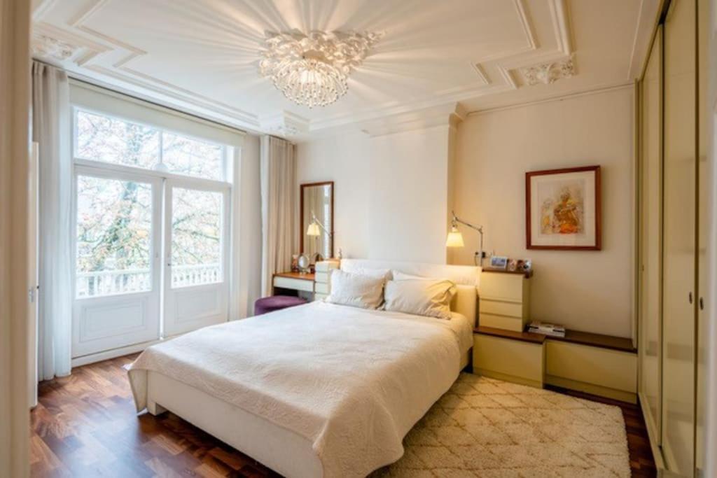 The Elegant Apartment *