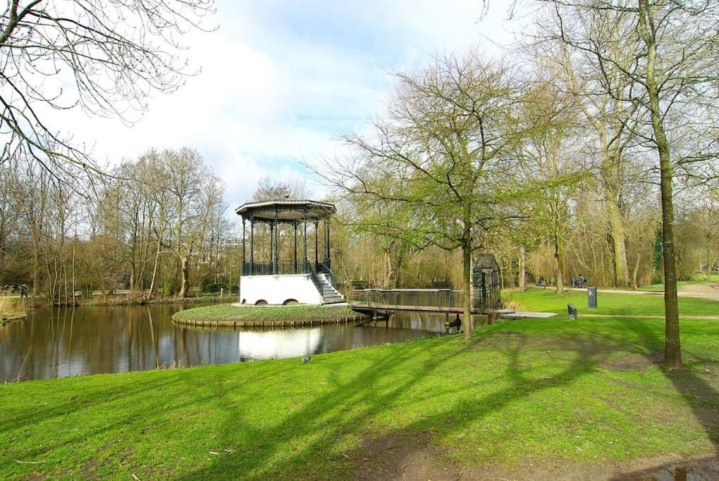 Spacious At Park And Museum *