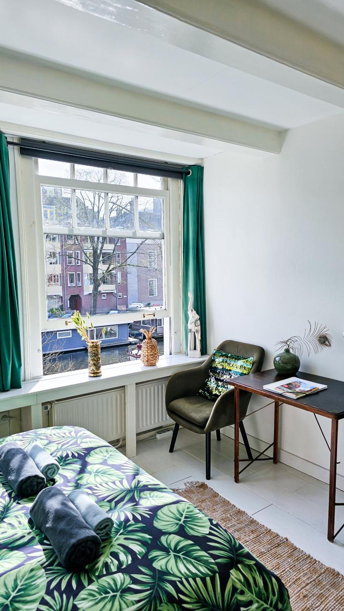 Large En-suite In Historic Canalhouse From 1729 Holiday home