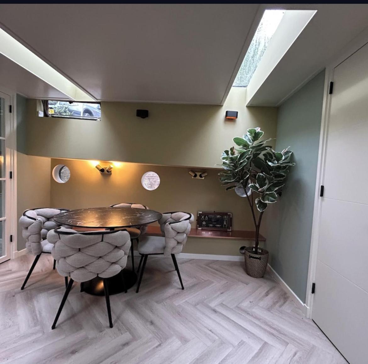 Houseboat Reussi