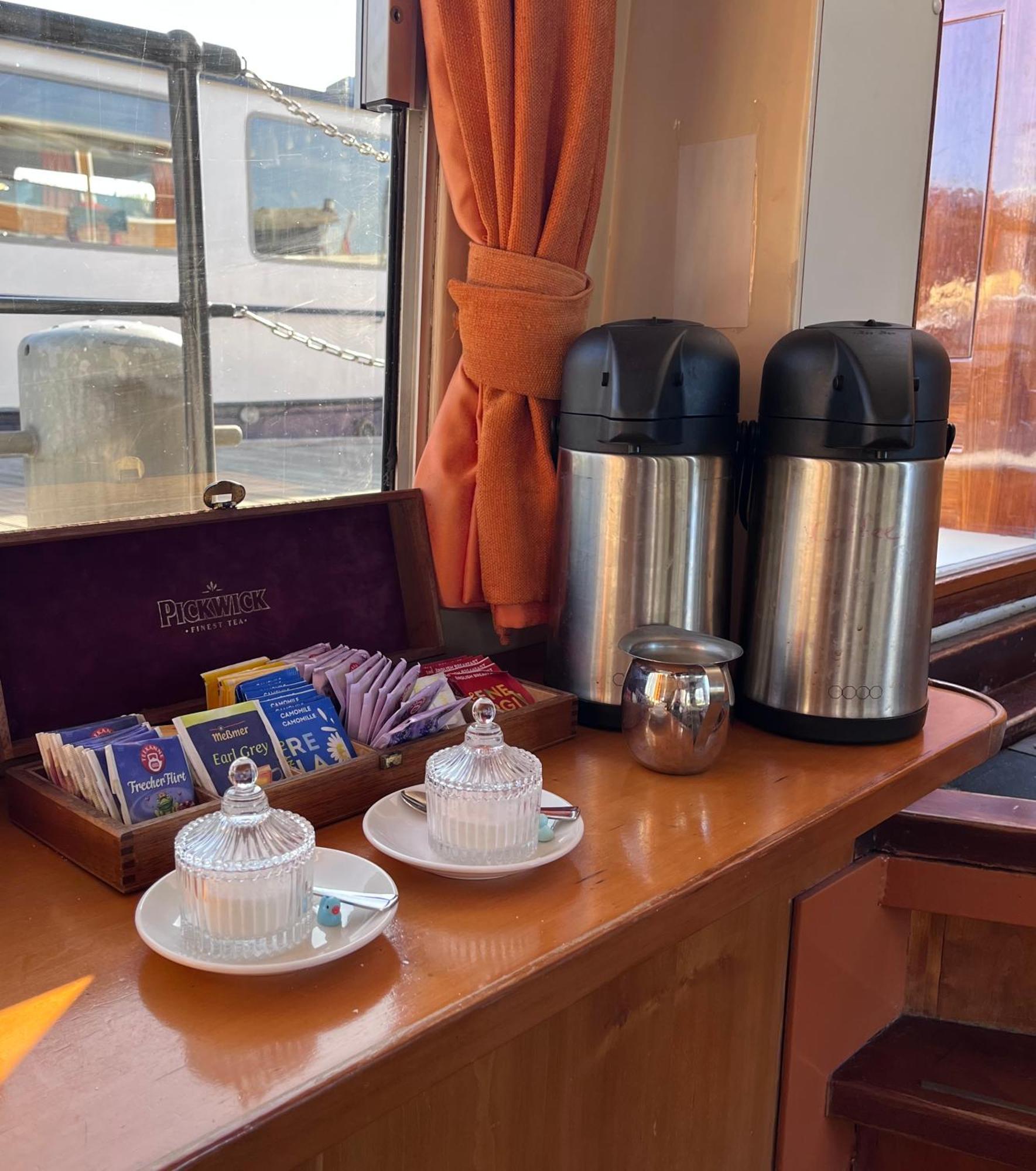 Hotelboot Zwaan Amsterdam
