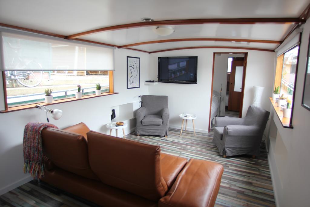 Botel Boat North *
