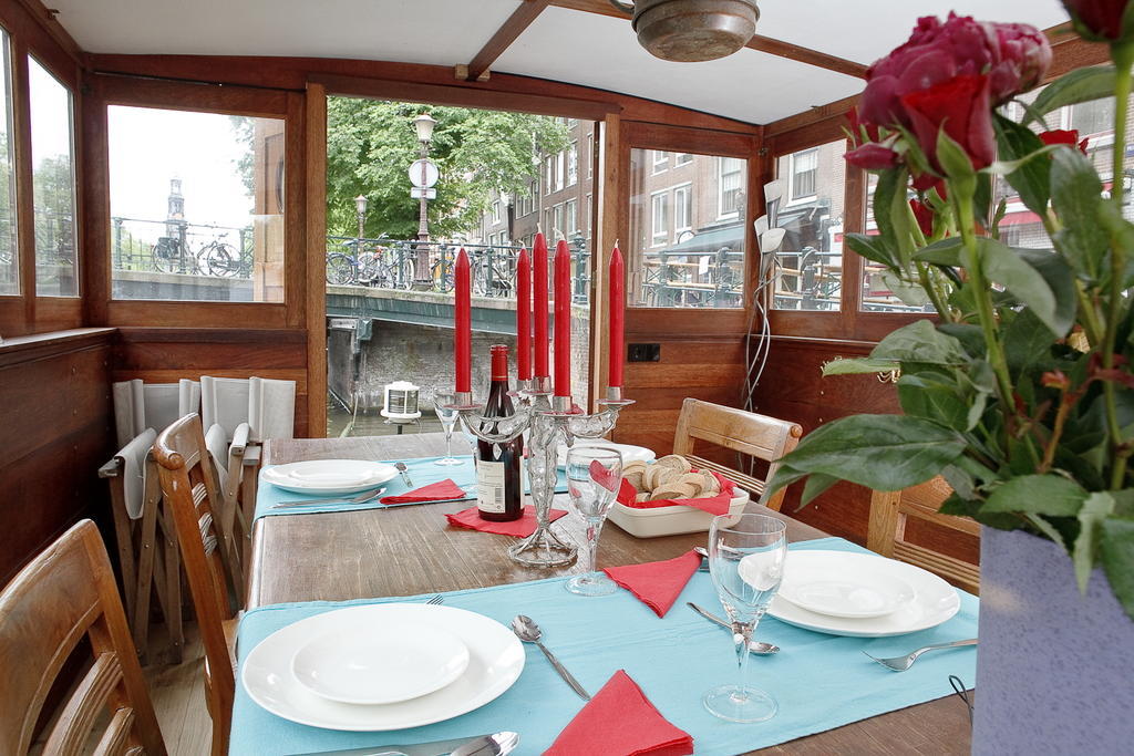 Botel Houseboat William & Houseboat Arthur