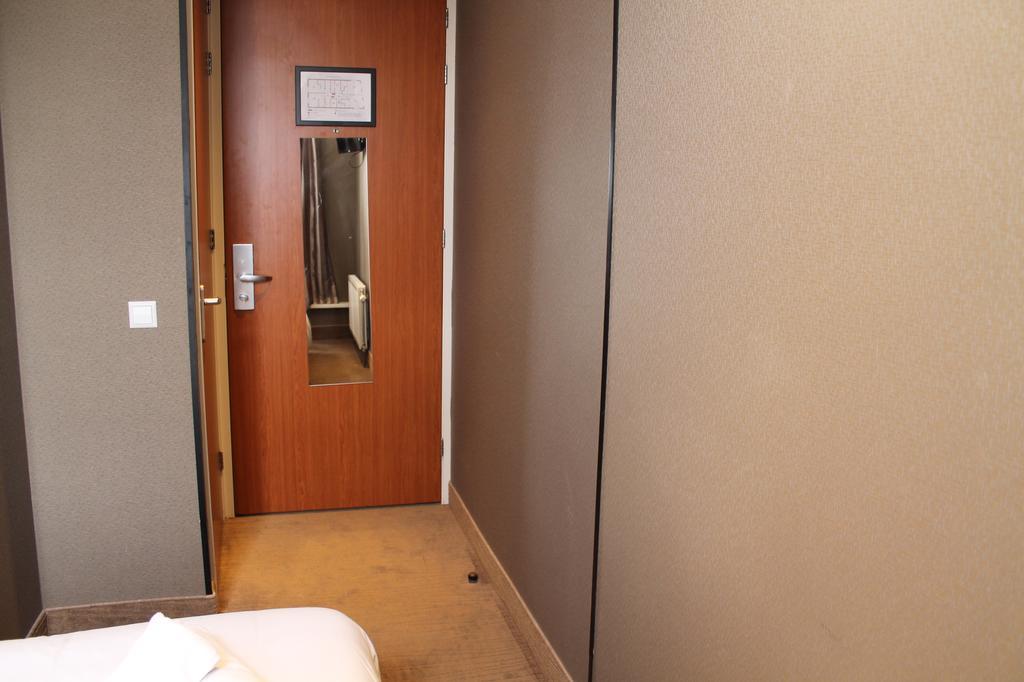 Hotel Blossoms City Hotel