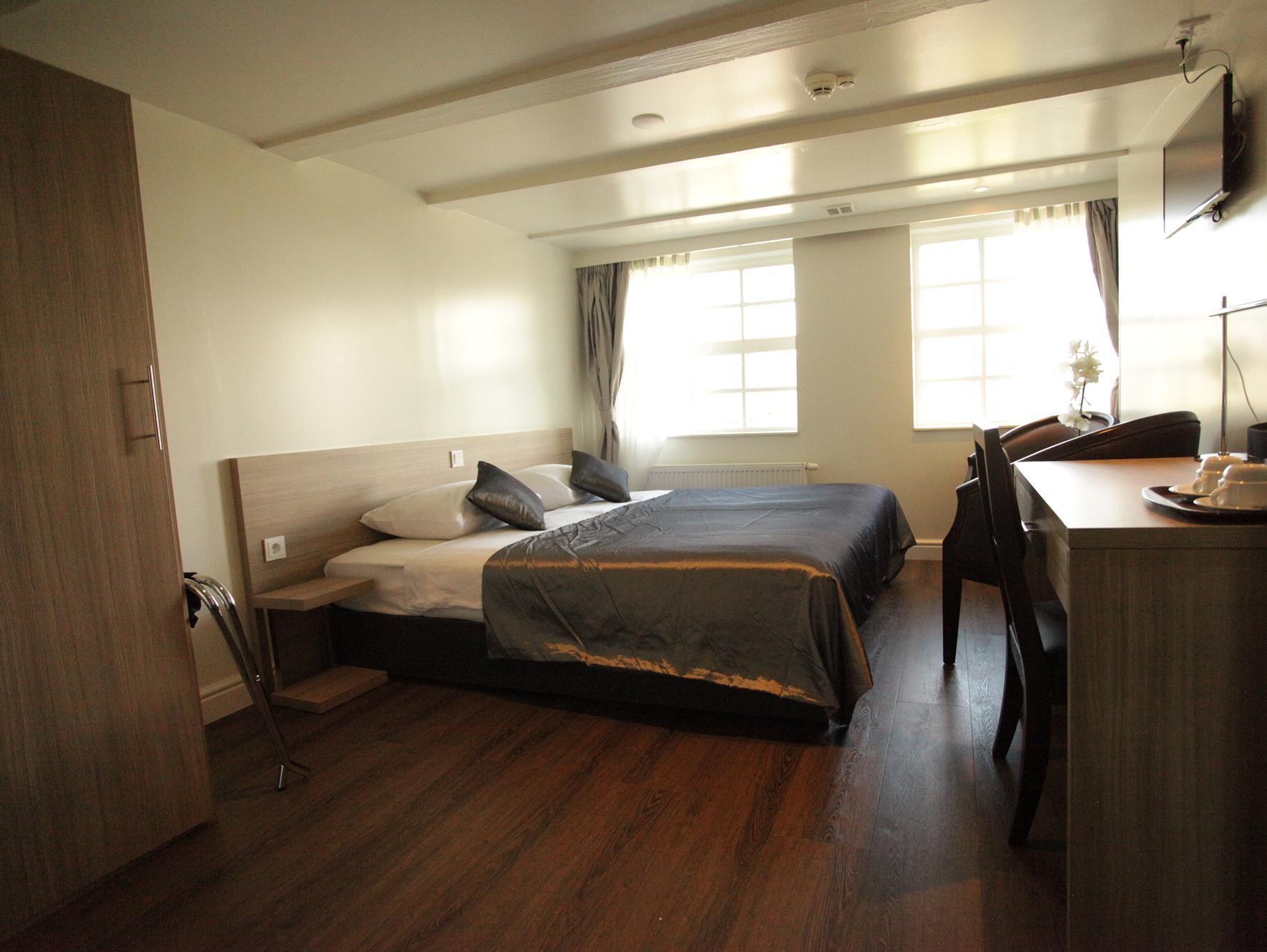 Library Hotel 3*