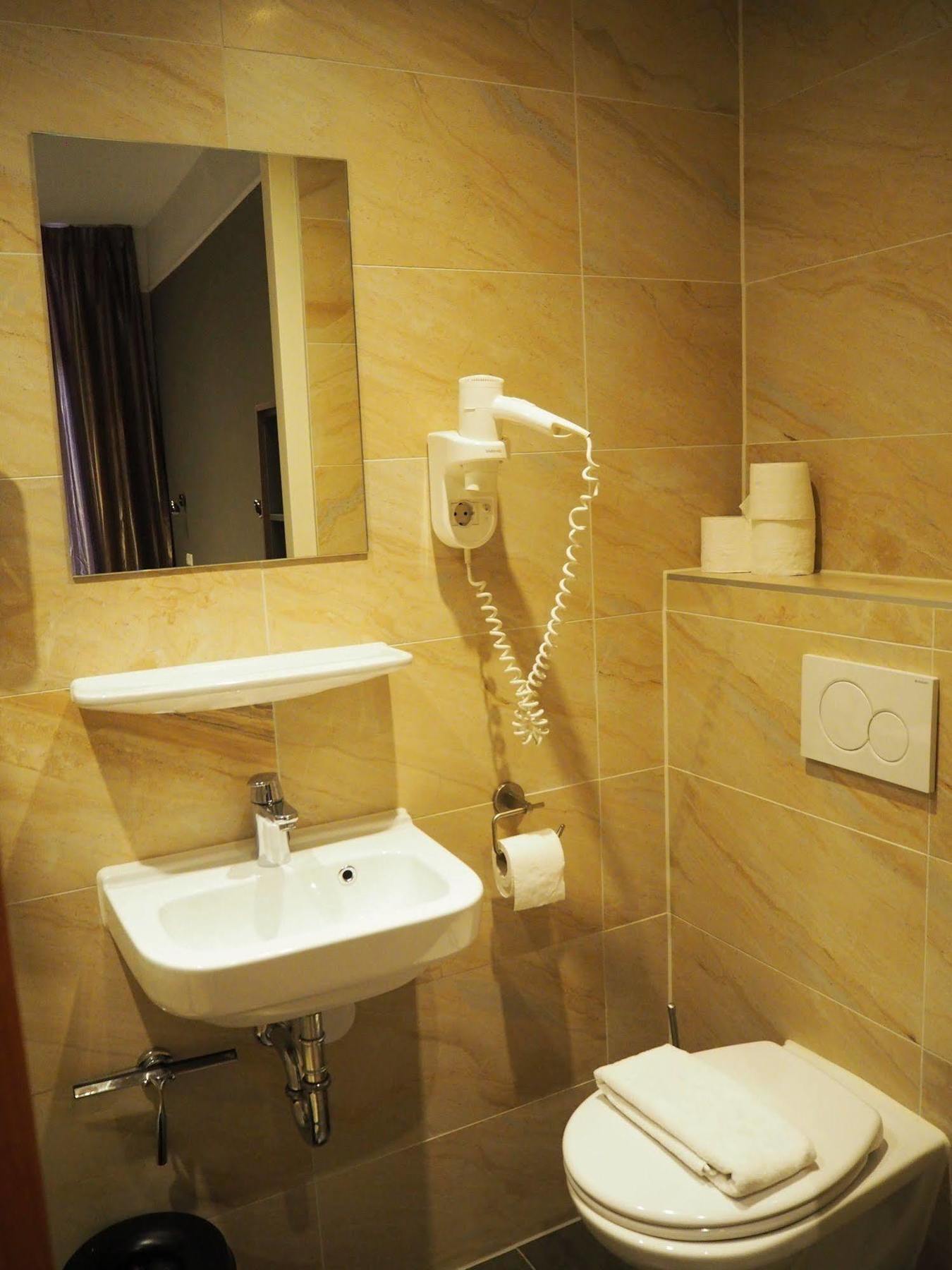 Blossoms City Hotel Hotel 2*