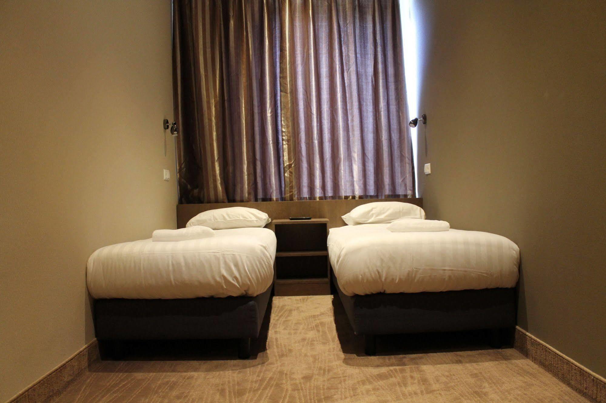 Blossoms City Hotel Hotel