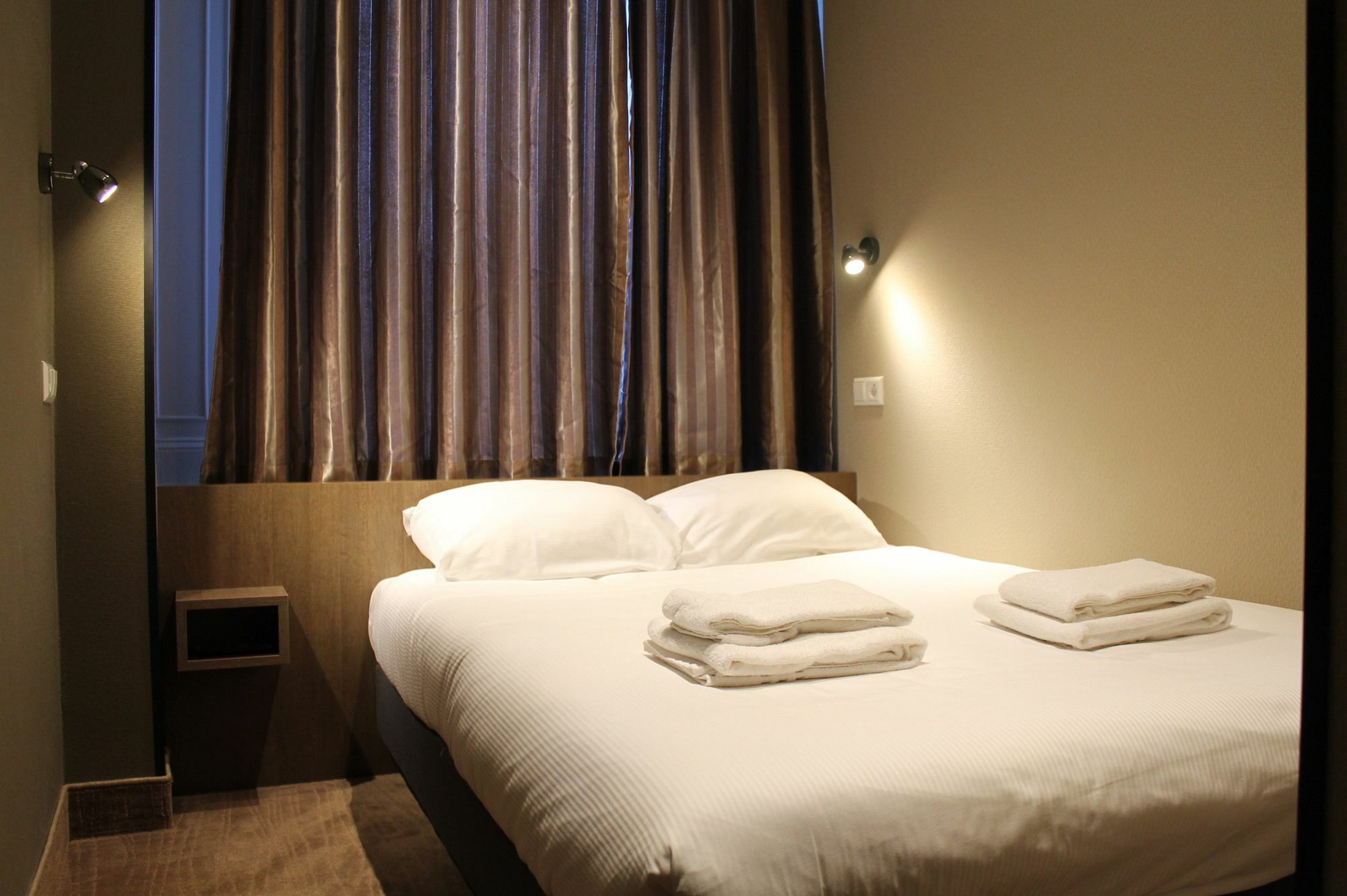 Blossoms City Hotel Hotel